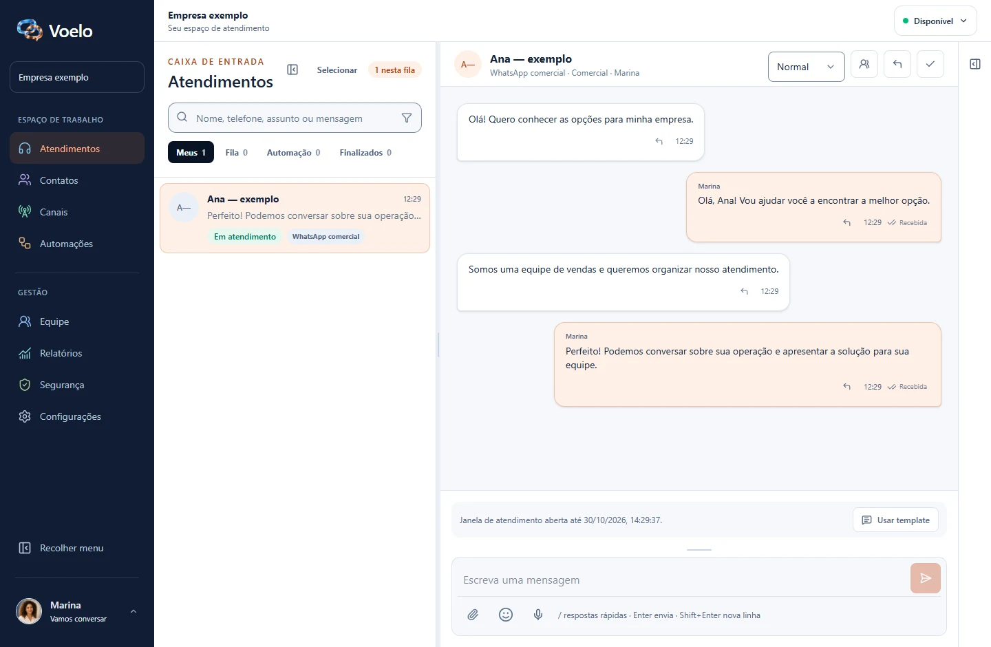 Plataforma Voelo con lista de conversaciones e historial en un entorno de demostración